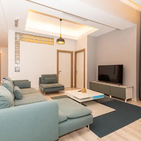 Modern And Spacious Flat With City View In Sariyer اسطنبول