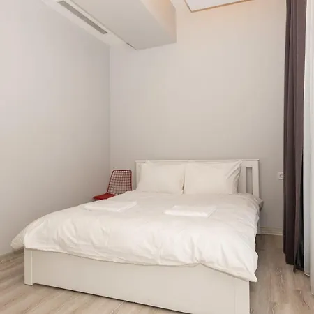 Modern And Spacious Flat With City View In Sariyer