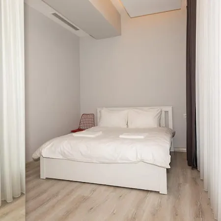 Modern And Spacious Flat With City View In Sariyer