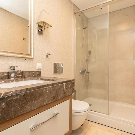 Апартаменты Modern And Spacious Flat With City View In Sariyer Стамбул