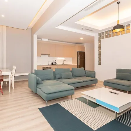 Modern And Spacious Flat With City View In Sariyer *